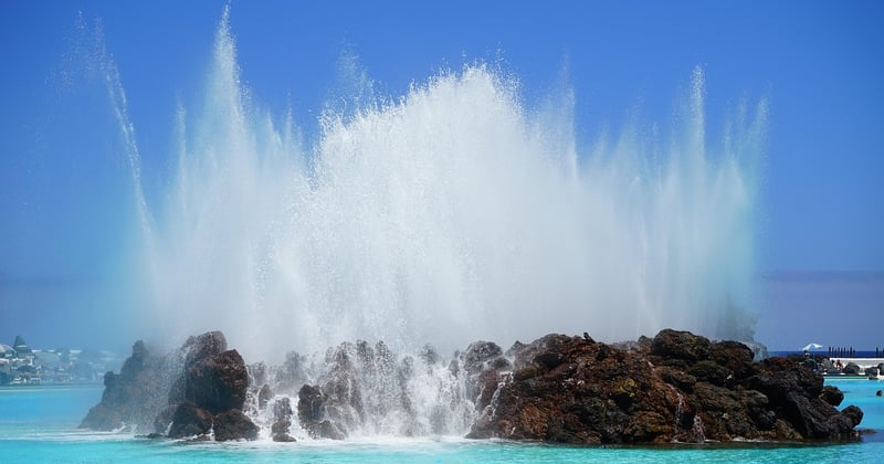 Camouflage piscine tubulaire : 7 astuces discrètes pour la cacher des regards