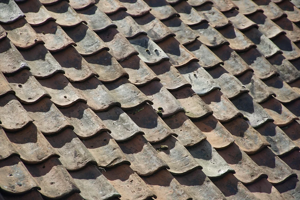 Les avantages concrets des tuiles poreuses