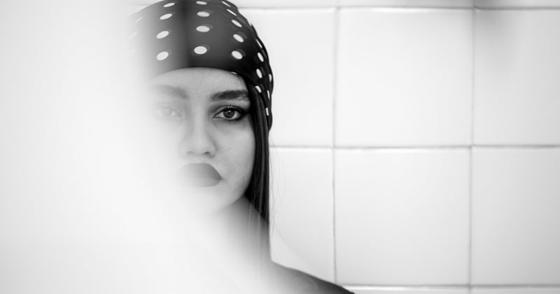 Petit vers noir dans les toilettes : qui est-ce et comment s’en débarrasser vite ?